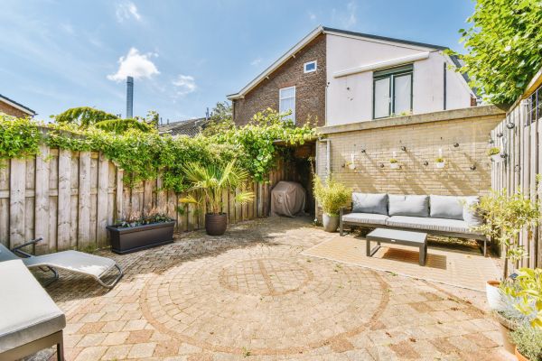 Cost of Courtyard Patio Service in Glendale